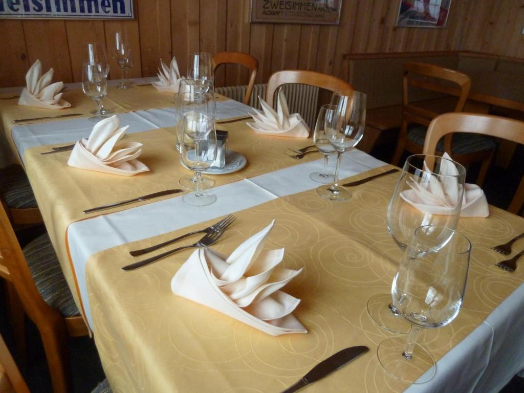 Hotel Gasthof Derby Zweisimmen Exterior foto